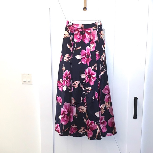 Speechless Floral Satin Skirt Maxi - Picture 4 of 8